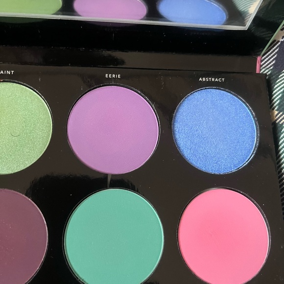 Linda Hallberg Spectral face palette with box gently used. Downsizing collection - Picture 5 of 5